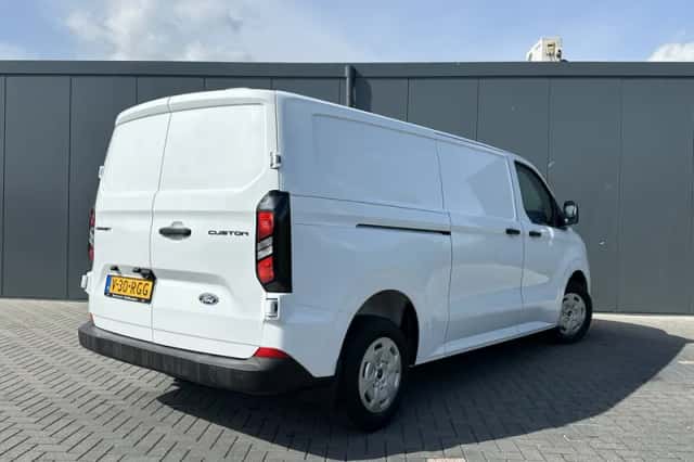 Ford Transit Custom (2024) thumbnail 2