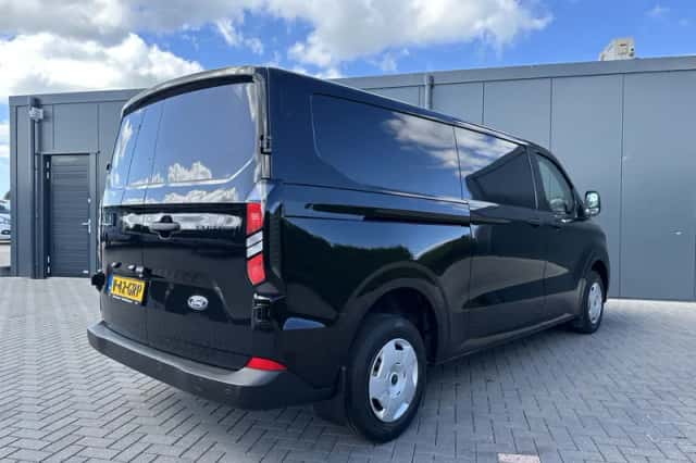 Ford Transit (2024) thumbnail 2