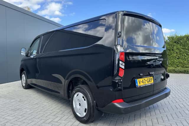 Ford Transit (2024) thumbnail 4