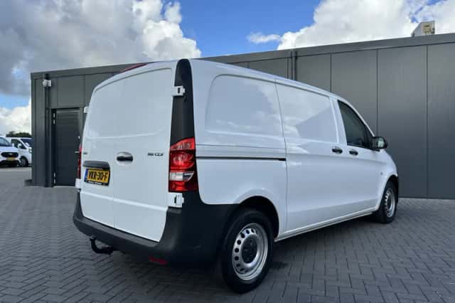 Mercedes-Benz Vito (2021) thumbnail 2