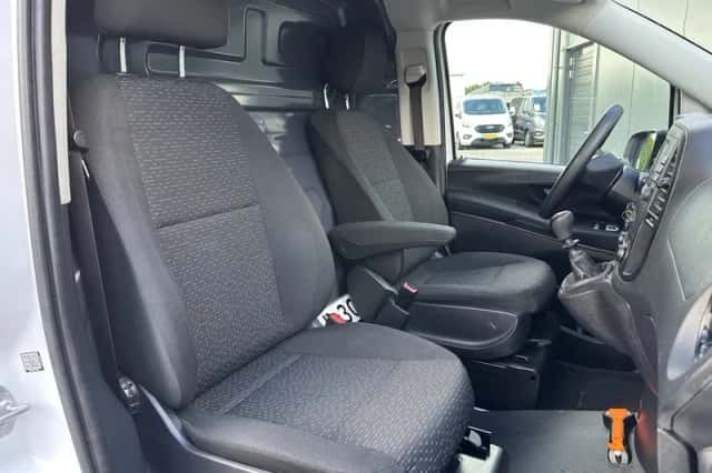 Mercedes-Benz Vito (2021) thumbnail 5