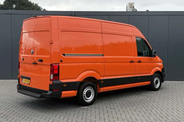 Volkswagen Crafter (2021) thumbnail 2