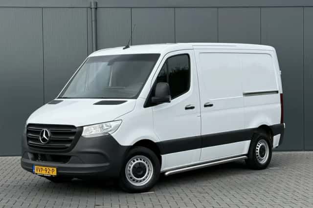 Mercedes-Benz Sprinter (2023) thumbnail 1
