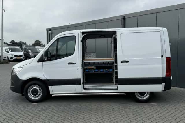 Mercedes-Benz Sprinter (2023) thumbnail 2