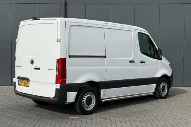 Mercedes-Benz Sprinter (2023) thumbnail 3