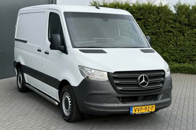 Mercedes-Benz Sprinter (2023) thumbnail 4