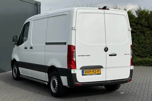 Mercedes-Benz Sprinter (2023) thumbnail 5