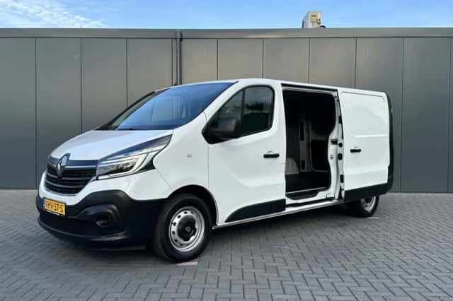 Renault Trafic (2021) thumbnail 2