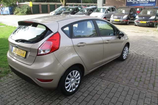 Ford Fiesta (2016) thumbnail 4