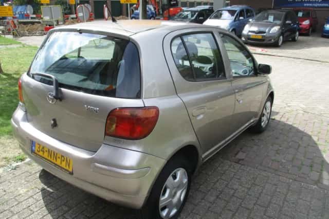 Toyota Yaris (2004) thumbnail 4