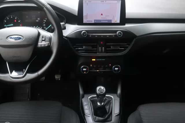 Ford Focus (2022) thumbnail 2