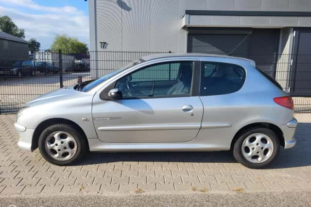 Peugeot 206 (2003) thumbnail 3