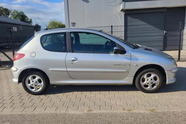 Peugeot 206 (2003) thumbnail 4