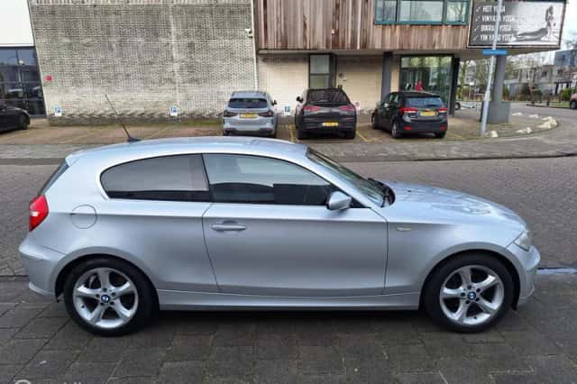 BMW 1-Serie (2009) thumbnail 6