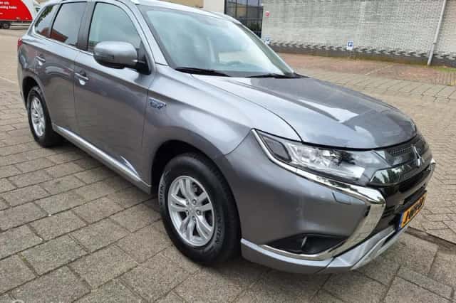 Mitsubishi Outlander (2020) thumbnail 4