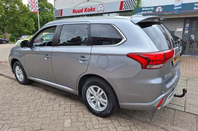 Mitsubishi Outlander (2020) thumbnail 6