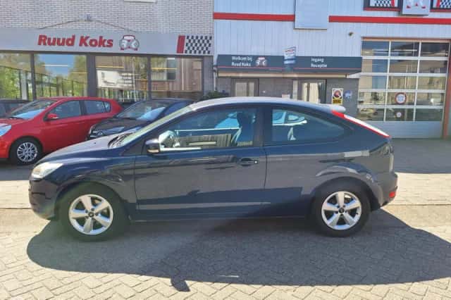 Ford Focus (2008) thumbnail 2