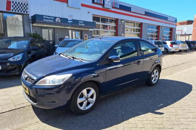 Ford Focus (2008) thumbnail 3