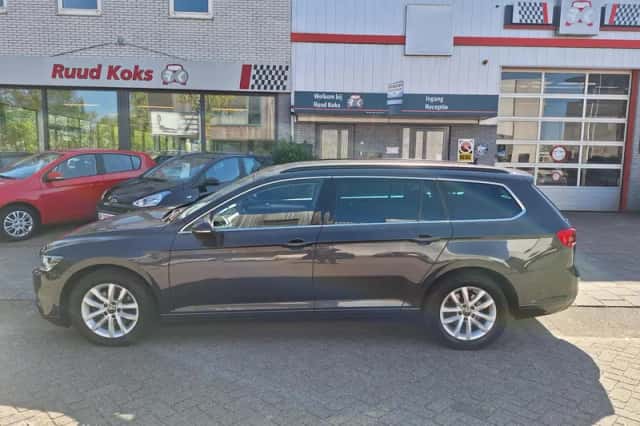 Volkswagen Passat (2023) thumbnail 2