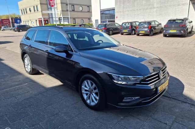 Volkswagen Passat (2023) thumbnail 5