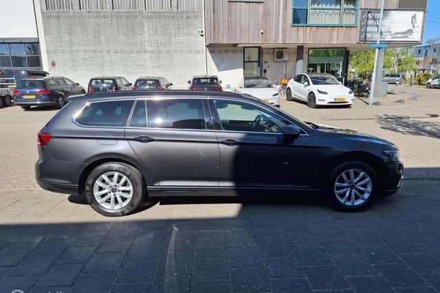 Volkswagen Passat (2023) thumbnail 6