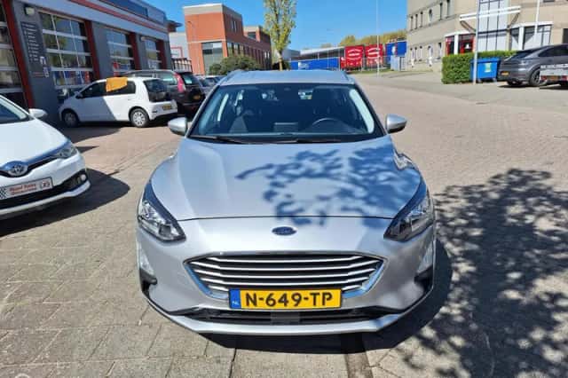 Ford Focus (2022) thumbnail 4