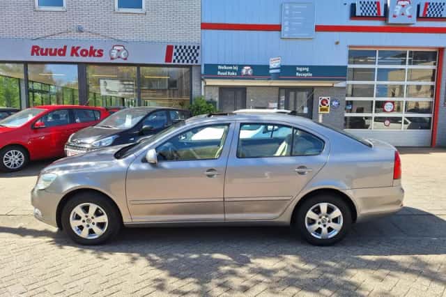 Škoda Octavia (2009) thumbnail 3