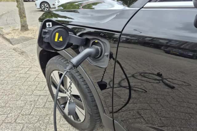 Volvo XC40 (2022) thumbnail 3