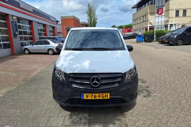 Mercedes-Benz eVito (2022) thumbnail 4