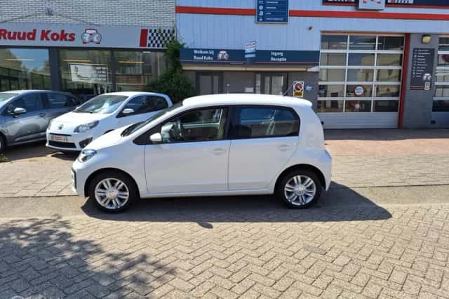 Volkswagen Up! (2017) thumbnail 2
