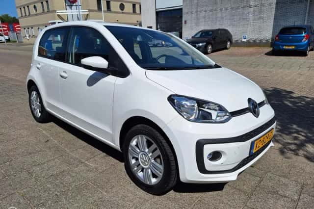 Volkswagen Up! (2017) thumbnail 3