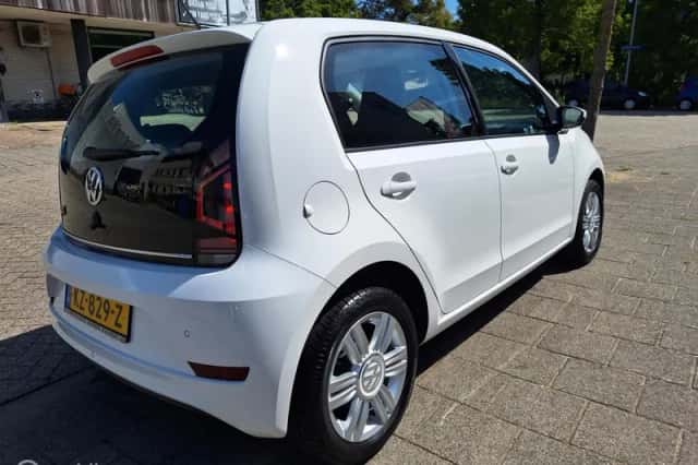 Volkswagen Up! (2017) thumbnail 4