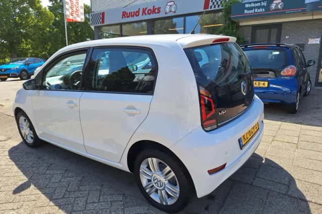 Volkswagen Up! (2017) thumbnail 5