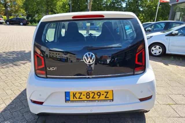 Volkswagen Up! (2017) thumbnail 6