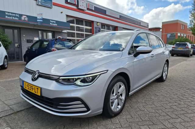 Volkswagen Golf (2021) thumbnail 3