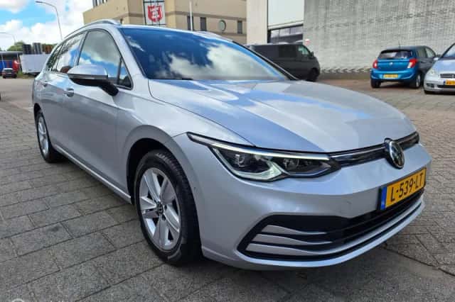 Volkswagen Golf (2021) thumbnail 4