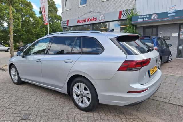 Volkswagen Golf (2021) thumbnail 6