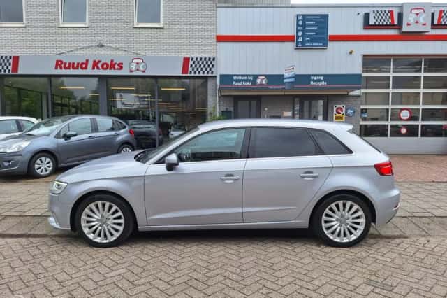 Audi A3 (2018) thumbnail 2