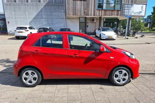 Kia Picanto (2016) thumbnail 6