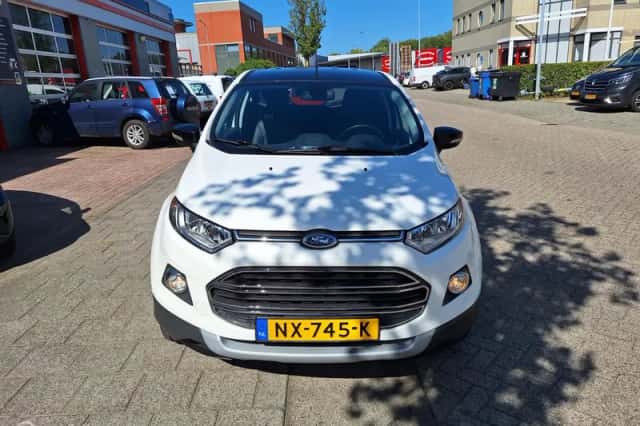 Ford EcoSport (2017) thumbnail 4