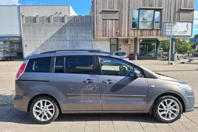 Mazda 5 (2009) thumbnail 6