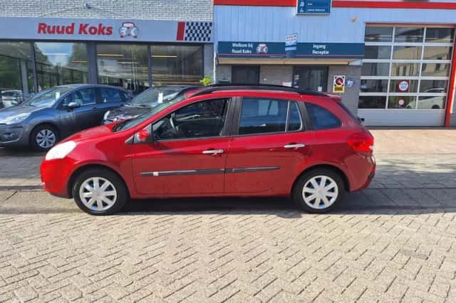Renault Clio (2010) thumbnail 2
