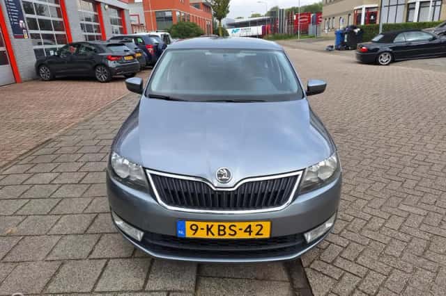 Škoda Rapid (2013) thumbnail 4