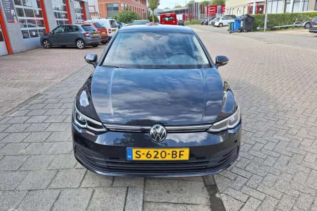 Volkswagen Golf (2022) thumbnail 4