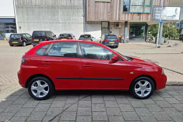 SEAT Ibiza (2009) thumbnail 5
