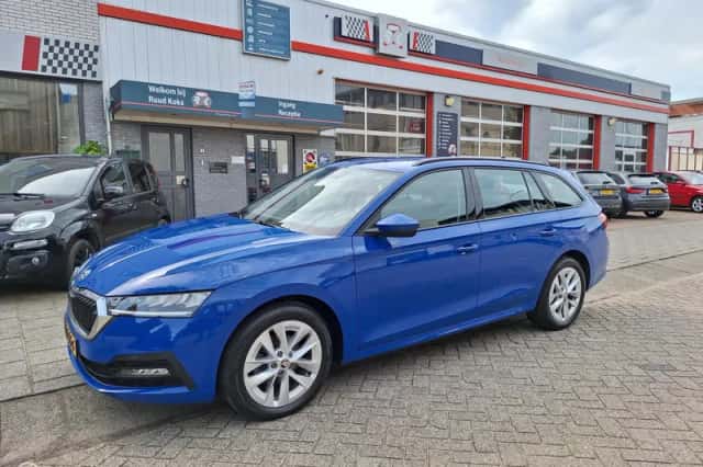 Škoda Octavia (2023) thumbnail 3