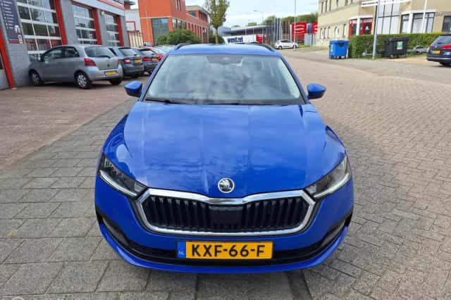 Škoda Octavia (2023) thumbnail 4
