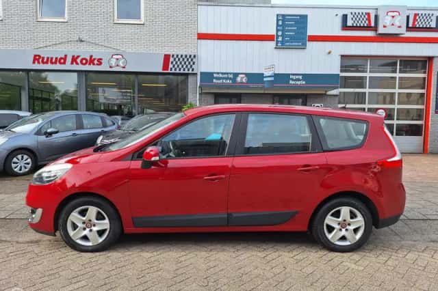 Renault Scénic (2012) thumbnail 2