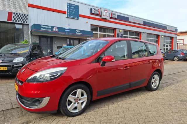 Renault Scénic (2012) thumbnail 3
