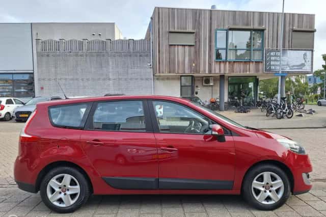 Renault Scénic (2012) thumbnail 6